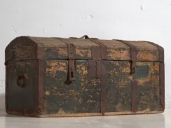 Coffre ancien à patine verte (c.1900)