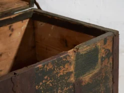Coffre ancien à patine verte (c.1900)