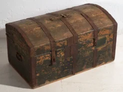Coffre ancien à patine verte (c.1900)
