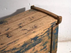 Coffre ancien peint en bleu en bois de pin – Europe centrale, vers 1870