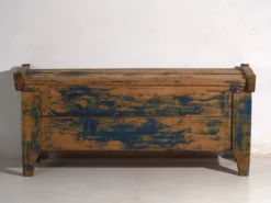 Coffre ancien peint en bleu en bois de pin – Europe centrale, vers 1870