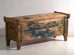 Coffre ancien peint en bleu en bois de pin – Europe centrale, vers 1870