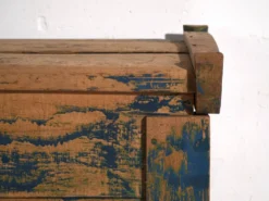 Coffre ancien peint en bleu en bois de pin – Europe centrale, vers 1870