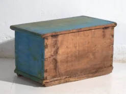 Coffre ancien peint en bleu en pin – Europe centrale, vers 1900