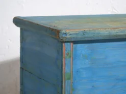 Coffre ancien peint en bleu en pin – Europe centrale, vers 1900