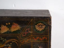 Coffre ancien peint en bois de pin – Chine, vers 1900