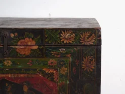 Coffre ancien peint en bois de pin – Chine, vers 1900