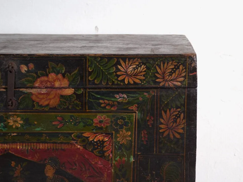 Coffre ancien peint en bois de pin – Chine, vers 1900