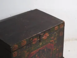 Coffre ancien peint en bois de pin – Chine, vers 1900