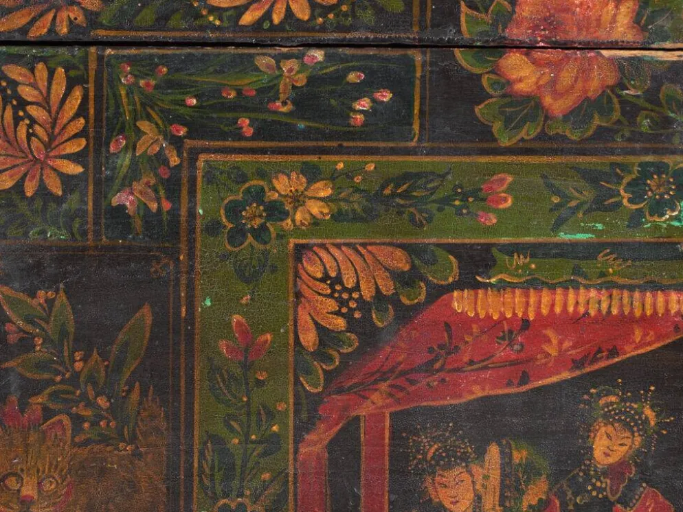 Coffre ancien peint en bois de pin – Chine, vers 1900