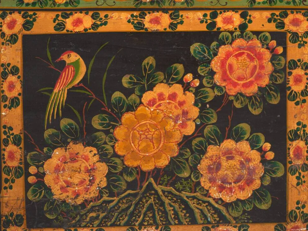 Coffre ancien peint en bois de pin – Chine, vers 1900