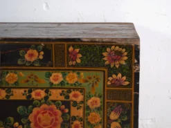 Coffre ancien peint en bois de pin – Chine, vers 1900