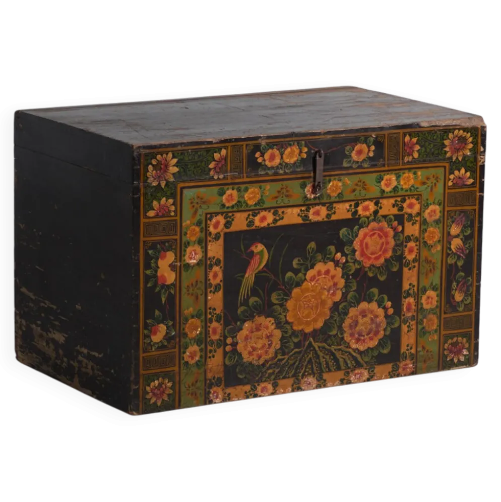 Coffre ancien peint en bois de pin – Chine, vers 1900