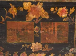 Coffre ancien peint en bois de pin – Chine, vers 1900