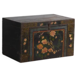 Coffre ancien peint en bois de pin – Chine, vers 1900