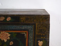 Coffre ancien peint en bois de pin – Chine, vers 1900