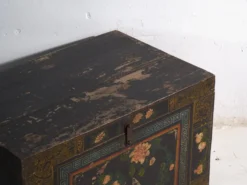 Coffre ancien peint en bois de pin – Chine, vers 1900