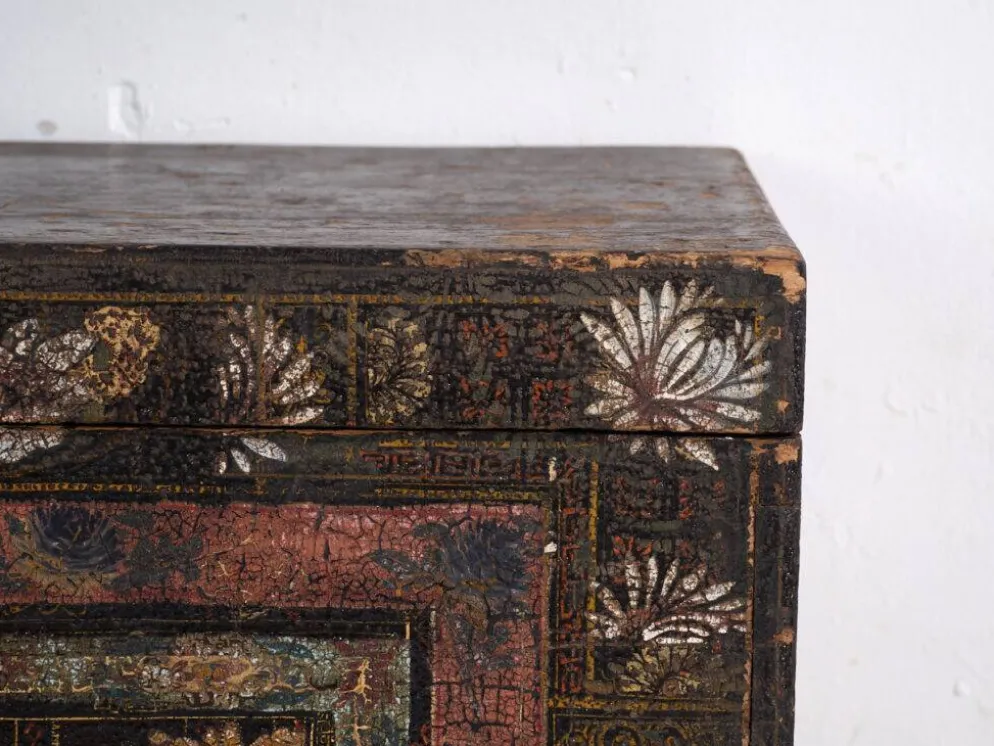 Coffre ancien peint en bois de pin – Chine, vers 1900