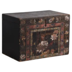 Coffre ancien peint en bois de pin – Chine, vers 1900
