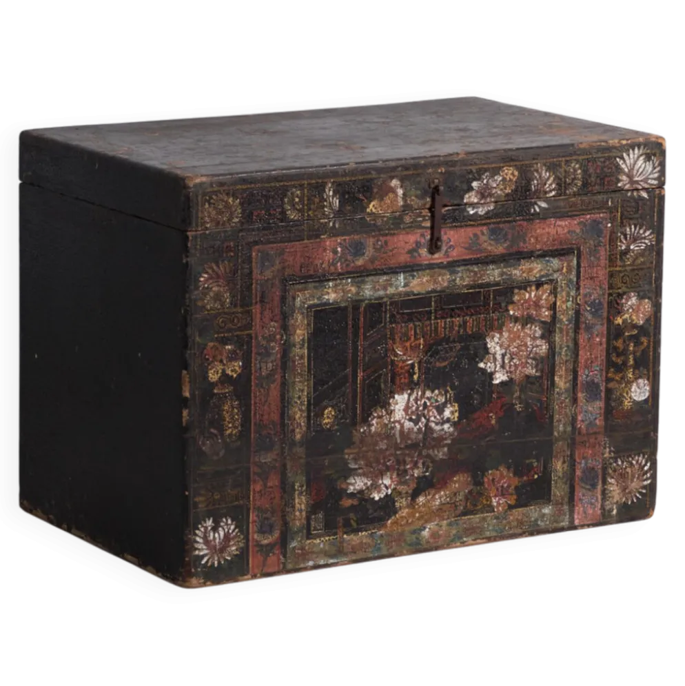 Coffre ancien peint en bois de pin – Chine, vers 1900