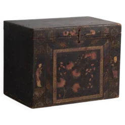 Coffre ancien peint en bois de pin – Chine, vers 1900