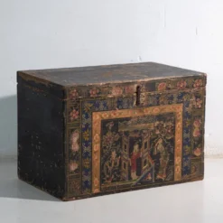 Coffre ancien peint en bois de pin – Chine, vers 1900