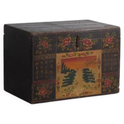 Coffre ancien peint en bois de pin – Chine, vers 1900