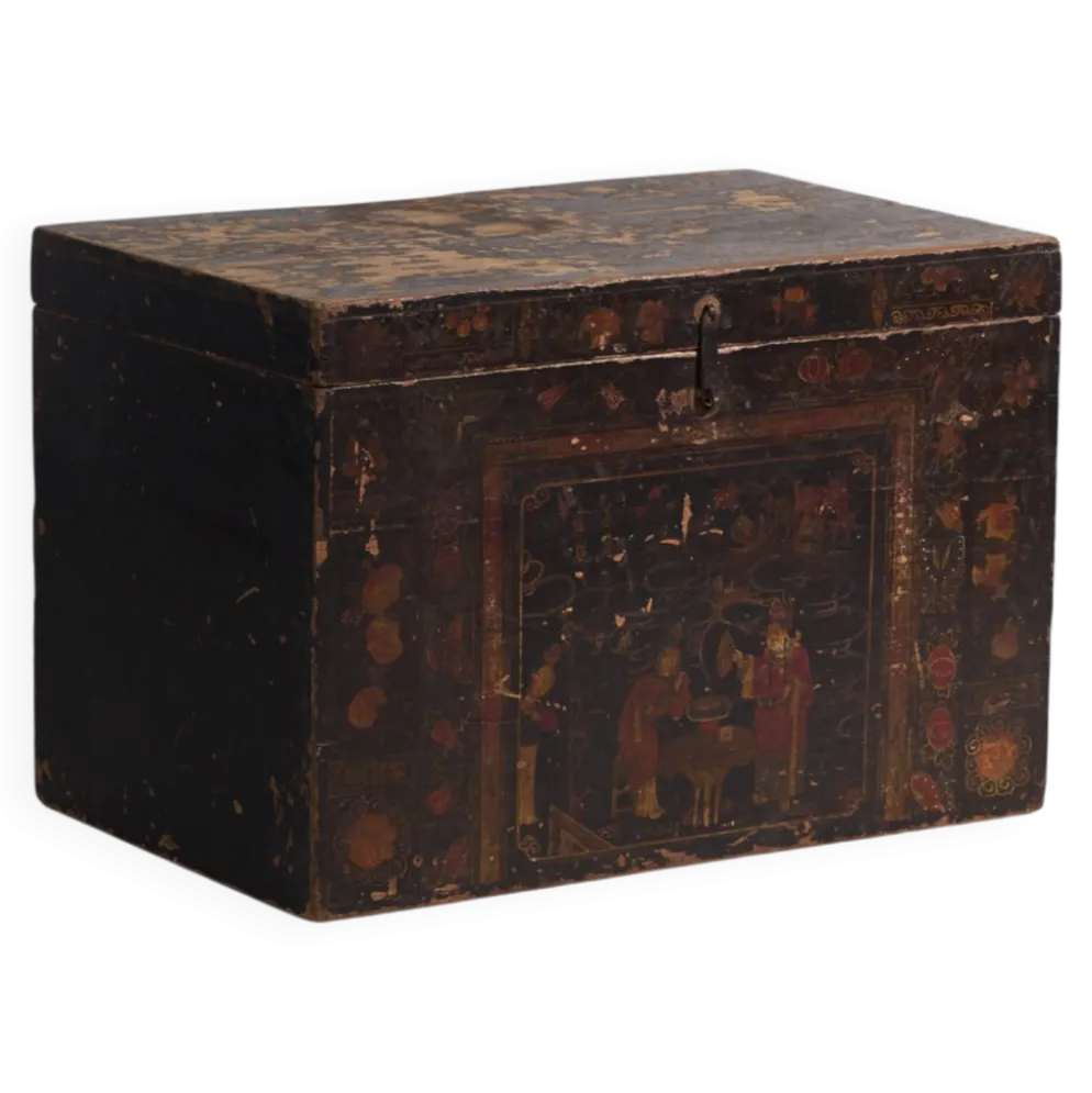Coffre ancien peint en bois de pin – Chine, vers 1900