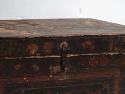 Coffre ancien peint en bois de pin – Chine, vers 1900