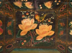Coffre ancien peint en bois de pin – Chine, vers 1900