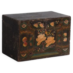 Coffre ancien peint en bois de pin – Chine, vers 1900