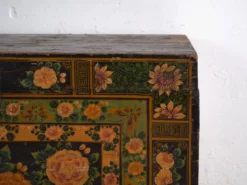 Coffre ancien peint en bois de pin – Chine, vers 1900
