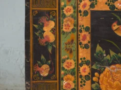 Coffre ancien peint en bois de pin – Chine, vers 1900
