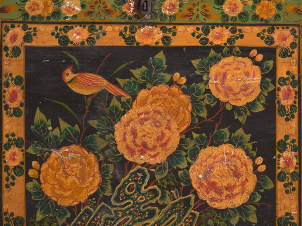 Coffre ancien peint en bois de pin – Chine, vers 1900