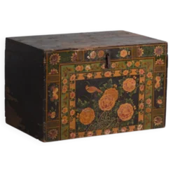 Coffre ancien peint en bois de pin – Chine, vers 1900