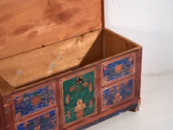 Coffre ancien peint à la main avec des motifs floraux (Année 1907) #100
