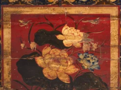 Coffre ancien peint rouge vermillon en bois de pin – Chine, vers 1900