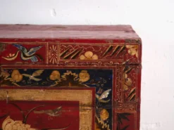 Coffre ancien peint rouge vermillon en bois de pin – Chine, vers 1900