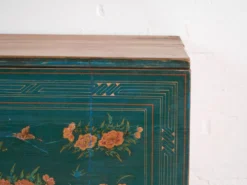 Coffre ancien polychromé en bois de pin – Chine, vers 1900