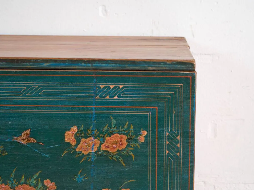 Coffre ancien polychromé en bois de pin – Chine, vers 1900