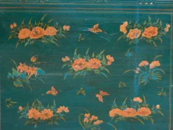 Coffre ancien polychromé en bois de pin – Chine, vers 1900