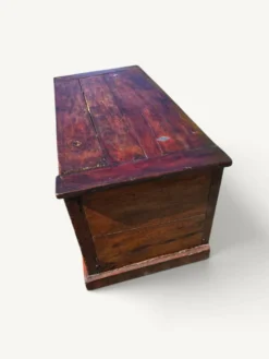Coffre ancien rustique en bois massif – XIXe siècle