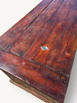 Coffre ancien rustique en bois massif – XIXe siècle