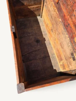 Coffre ancien rustique en bois massif – XIXe siècle