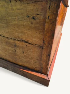 Coffre ancien rustique en bois massif – XIXe siècle