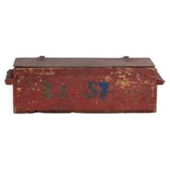 Coffre ancien rustique peint en rouge – Europe centrale, vers 1880