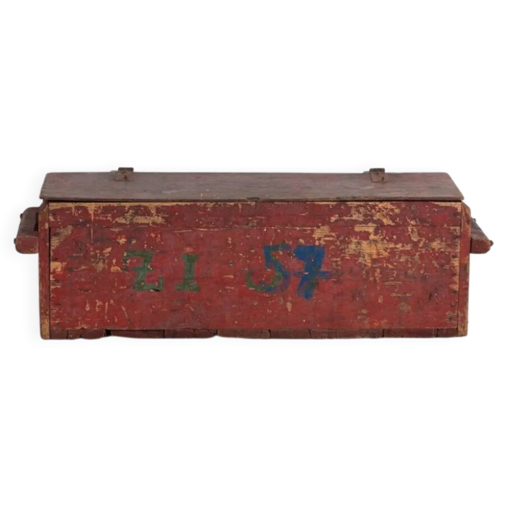 Coffre ancien rustique peint en rouge – Europe centrale, vers 1880