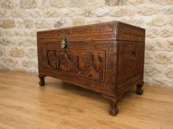 Coffre asiatique XXeme en bois de camphre (omb)