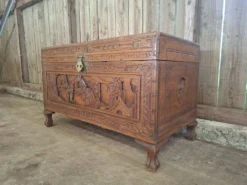Coffre asiatique XXeme en bois de camphre (omb)