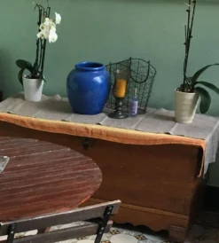 Coffre bahut bois sculpté rustique